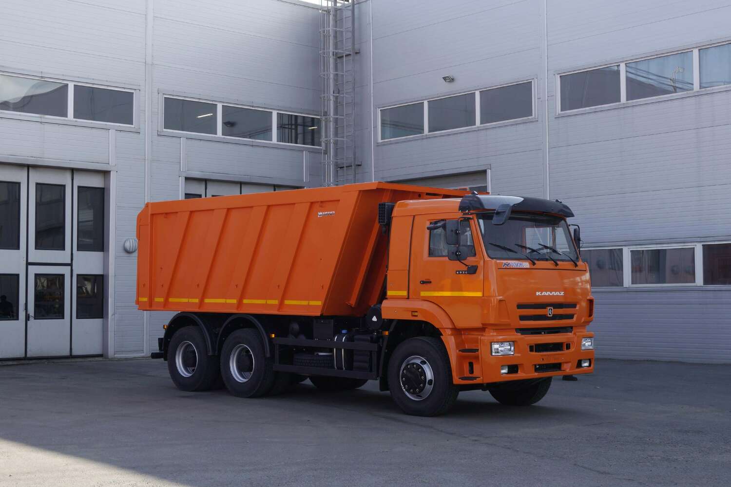 Самосвал камаз 6520 